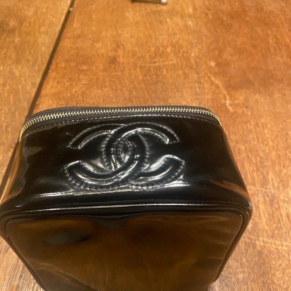 💯 authentic Chanel Timeless vanity case. - Picture 2 of 9